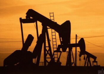 Іран скорочує видобуток нафти через морську блокаду США, але є нюанс, – Bloomberg