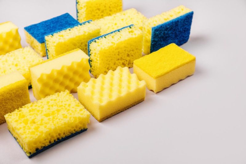 Ніхто більше не користується кухонними губками: господині переходять на кращу альтернативу