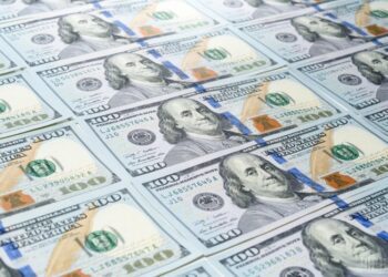 Скільки коштуватимуть 100 доларів у травні: новий прогноз банкіра