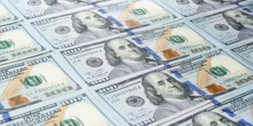 Скільки коштуватимуть 100 доларів у травні: новий прогноз банкіра