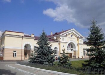 У Конотопі затримали приміські поїзди через очікування пасажирів із Ніжина