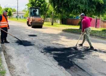 У Кролевці триває ямковий ремонт доріг