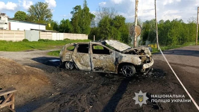 Уточнення: У Путивлі ворожий БпЛА атакував службовий автомобіль поліції
