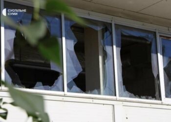 Наслідки нічної атаки: у Сумах безпілотник влучив біля супермаркету