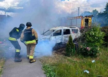 Російський дрон влучив у автомобіль у Білопіллі