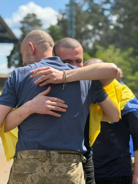 75-й обмін полоненими: додому повернулися 186 українців