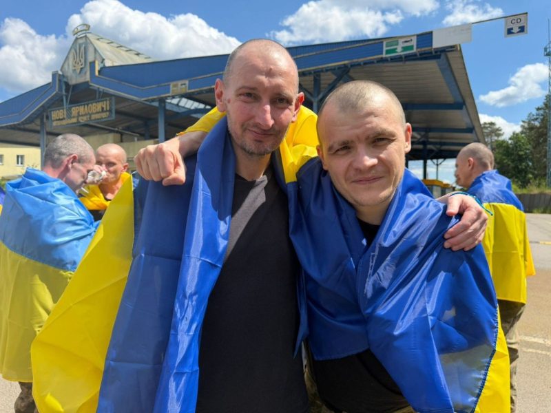 75-й обмін полоненими: додому повернулися 186 українців