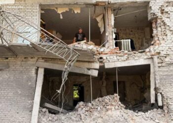 У Білопіллі ліквідовують наслідки нічної атаки КАБами: пошкоджені будинки, магазини та інфраструктура