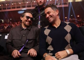 Відомий промоутер висловився про відмову Усика від чемпіонських титулів