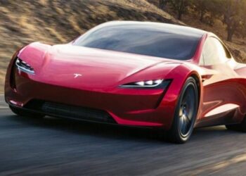 Tesla знову переносить показ Roadster: обіцяні “ракетні” технології не готові