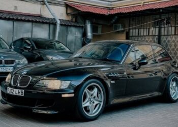 У Києві помітили культовий “Башмак” BMW Z3 M Coupe з правим кермом (ФОТО)