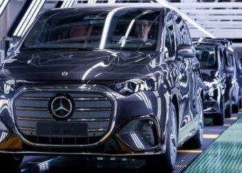 В Іспанії стартувало виробництво електричних мінівенів Mercedes-Benz VLE (ФОТО)