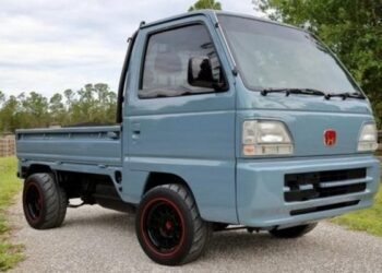 На аукціон виставили найменший у світі пікап із гоночними шинами та спортивним кермом (ФОТО)