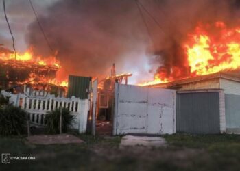 Глухів під атакою ворожих дронів: пошкоджені житлові будинки, дитина у лікарні, – ОВА