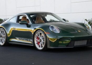 Атмосферний Porsche 911 GT3 Touring 2026 року на 503 к.с. з’явився на аукціоні за сотні тисяч доларів (ФОТО)