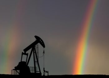 Російська та іранська нафта дешевшають на ринку Китаю