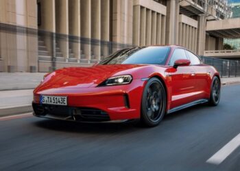 Електричний Porsche Taycan 2027 отримав віртуальну коробку передач та ефект гальмування двигуном (ФОТО)