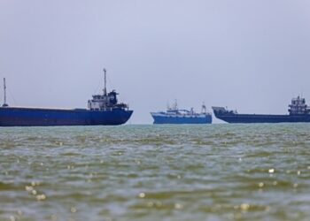 Імпорт нафти до Китаю впав до десятирічного мінімуму