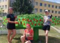 Фотофакт: викладачі Шосткинської школи мистецтв оновили декоративні вазони на подвір’ї закладу