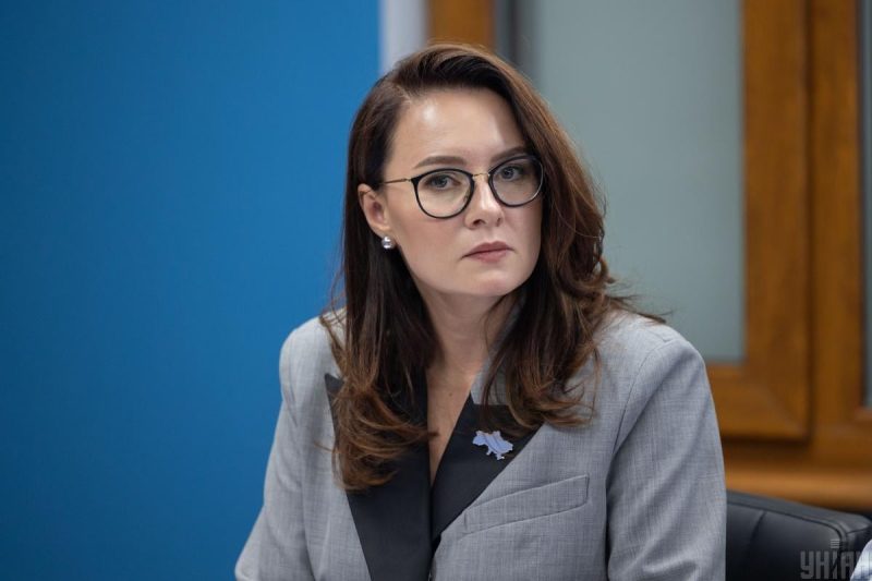 Хто заробляє найбільше в Кабміні: озвучено зарплати урядовців за травень