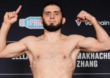 Іслам Махачев зізнався, що його мати хоче, щоб він завершив кар’єру