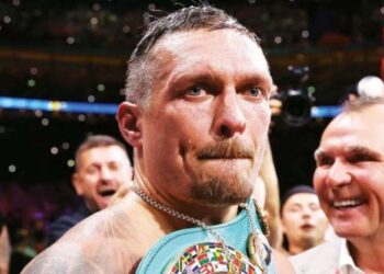 Карл Фремптон назвав двох бійців, здатних перемогти Усика