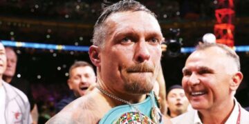 Карл Фремптон назвав двох бійців, здатних перемогти Усика