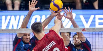 Олімпійські чемпіони зазнали чергової поразки у божевільному матчі ЛН