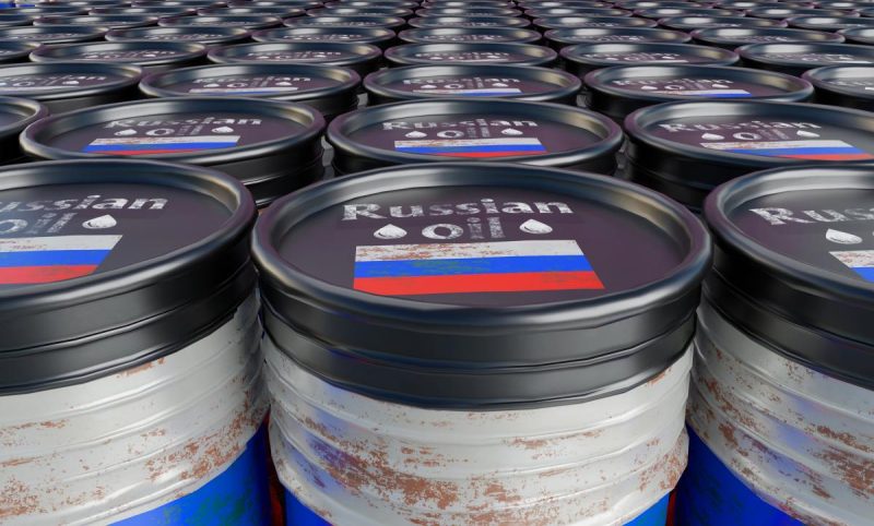 Переробка нафти в Росії впала до найнижчого рівня за два десятиліття, – Bloomberg
