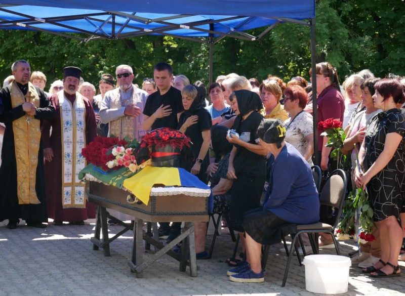 Після понад двох років очікування: Роменська громада попрощалася із загиблим Захисником Олександром Каплуном