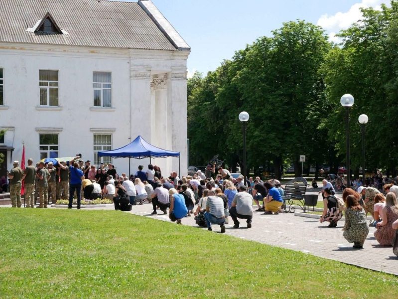Після понад двох років очікування: Роменська громада попрощалася із загиблим Захисником Олександром Каплуном