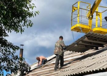 Після ворожої атаки у Кролевці обстежили вже 43 пошкоджені домогосподарства