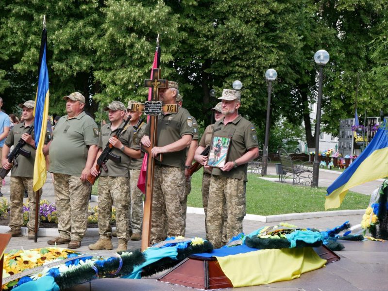 Роменська та Андріяшівська громади попрощалися із полеглим Захисником Віталієм Скоробагатьком