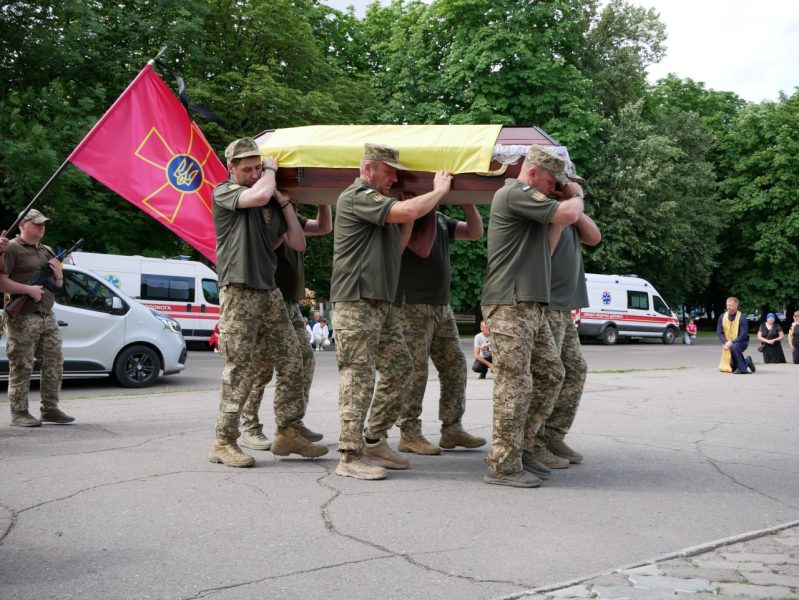 Роменська та Андріяшівська громади попрощалися із полеглим Захисником Віталієм Скоробагатьком