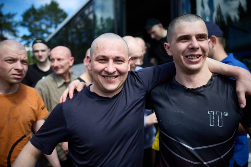 Ще 160 українських захисників повернулися з російського полону