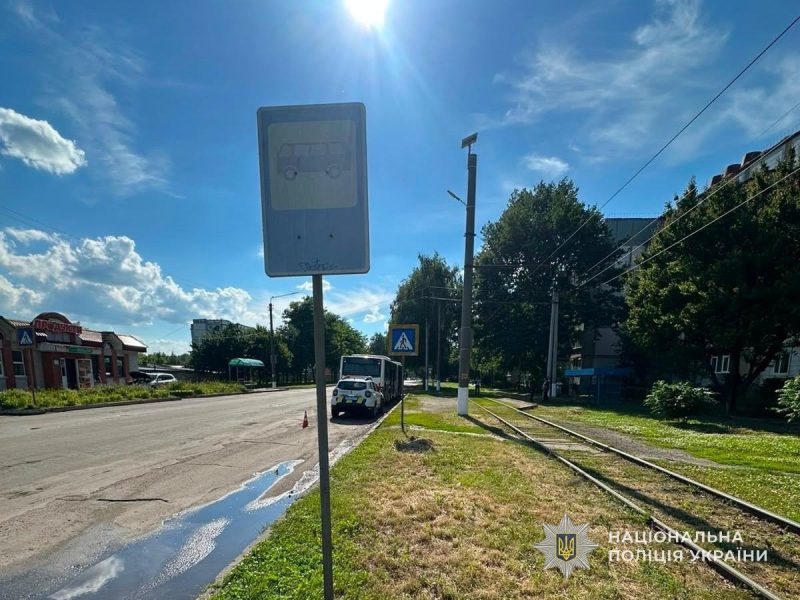 У Конотопі автобус збив 77-річну жінку: потерпілу госпіталізували