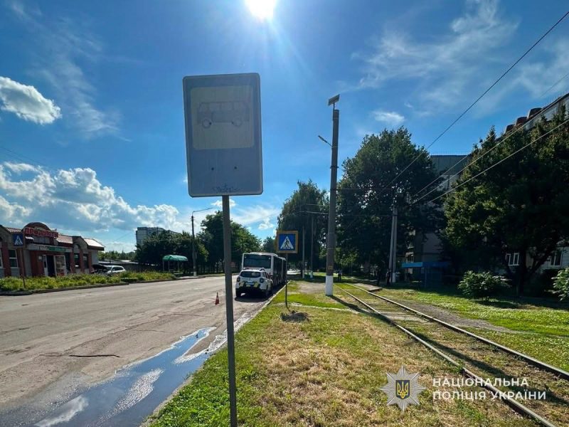 У Конотопі автобус збив 77-річну жінку: потерпілу госпіталізували