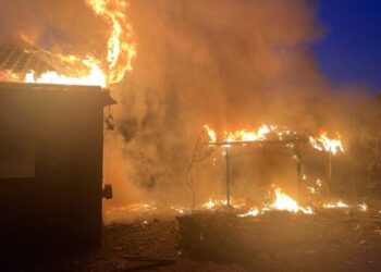У Конотопі ворожий дрон влучив у приватний будинок: поранено господаря