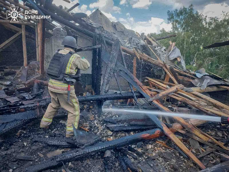У Конотопі вже шестеро постраждалих: рятувальники ліквідували пожежу після атаки безпілотників
