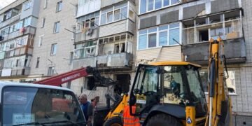 У Конотопі з-під завалів дістали тіло загиблої жінки