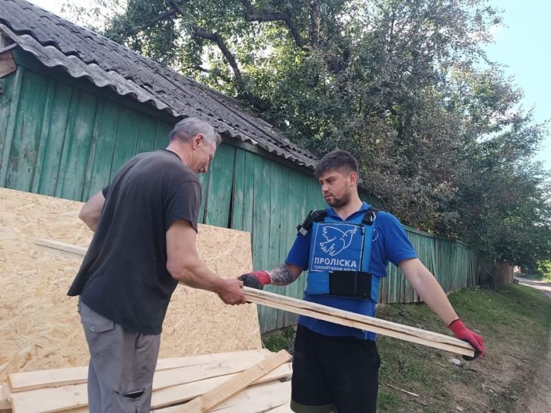 У Кролевці триває ліквідація наслідків масованої атаки дронів