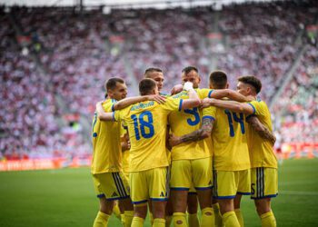 ВІДЕО. Новачки збірної України заспівали «Червону руту» перед фанатами