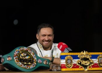 В’ячеслав Сенченко прокоментував відмову Усика від усіх чемпіонських поясів