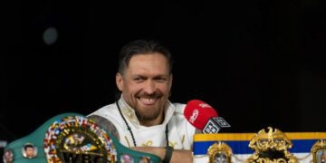 В’ячеслав Сенченко прокоментував відмову Усика від усіх чемпіонських поясів