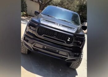 Дуейн “Скала” Джонсон похвалився крутим пікапом Shelby (ВІДЕО)