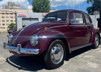 Реставрований Volkswagen Beetle 1974 року з пробігом 30 000 км виставили на продаж у Києві (ФОТО)