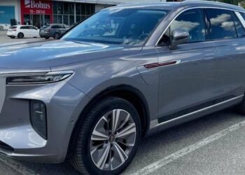 Постійний гість на СТО: китайський Rolls-Royce шокував власника своєю ненадійністю (ФОТО)