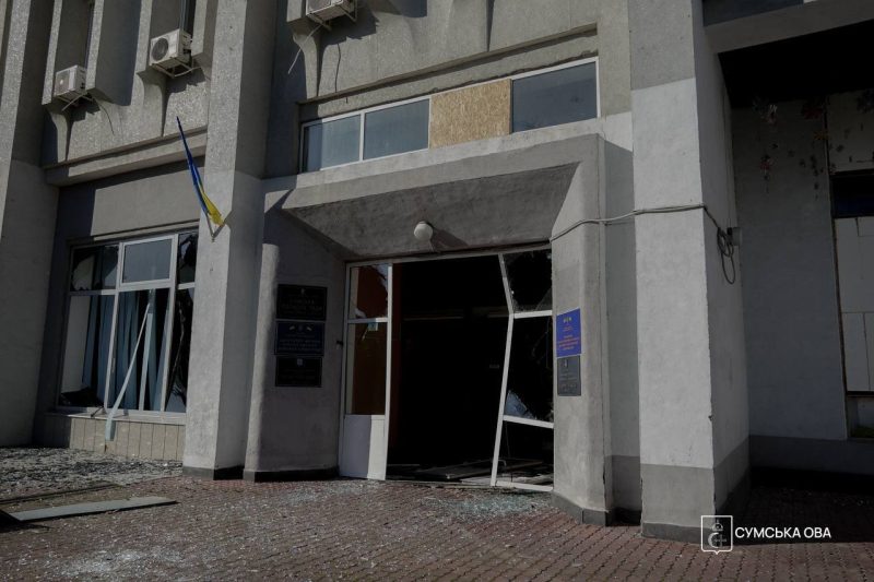 У центрі Сум від ударів КАБ пошкоджені бібліотека, галереї та Алея пам’яті, - ОВА
