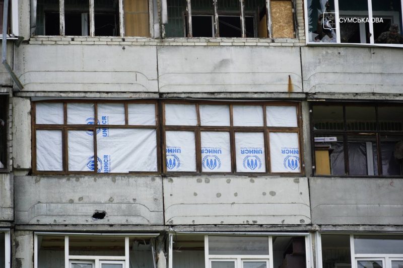 43 постраждалих і п&rsquo;ятеро загиблих: у Сумах уже добу тривають відновлювальні роботи після російської атаки