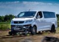 Електричний Peugeot Traveller перетворили на потяг: у Франції тестують рейковий мінівен (ВІДЕО)